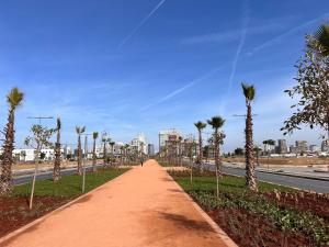 a dirt path with palm trees on the side of a road at Studio de la perle in Casablanca