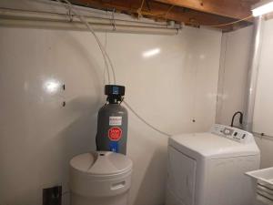 Ένα μπάνιο στο Cosy Romantic and Cost Effective Stay in Kitchener
