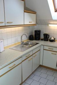 Köök või kööginurk majutusasutuses "Im Eichenhof" Whg 2 - idyllische Dorflage Nähe Grömitz! Jetzt mit WLAN!