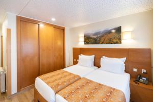 Uma cama ou camas num quarto em Hotel Berne