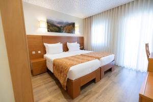 Uma cama ou camas num quarto em Hotel Berne