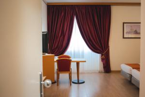 A bed or beds in a room at Best Western Mirage Hotel Fiera