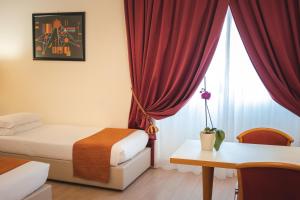 A bed or beds in a room at Best Western Mirage Hotel Fiera