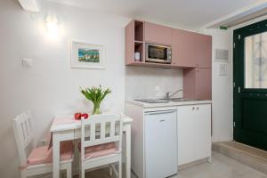 Kuchyňa alebo kuchynka v ubytovaní Apartment Stulli 1