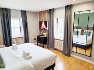 Postel nebo postele na pokoji v ubytování Hôtel Château Schengen