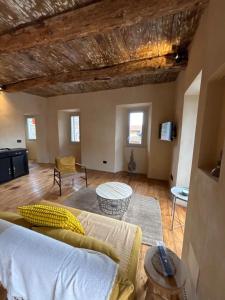 Ένα ή περισσότερα κρεβάτια σε δωμάτιο στο Apartment in Tapigliano with Garden and Parking