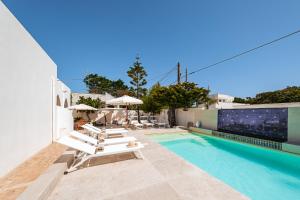 Bazén v ubytování HelloApulia Villa Pool and Beach - 150mt from the sea nebo v jeho okolí