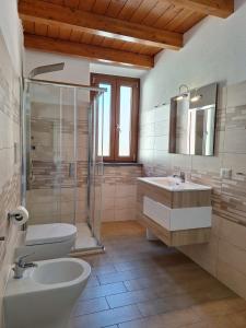 a bathroom with two sinks and a shower at Perdanoa - Appartamenti in Ghilarza