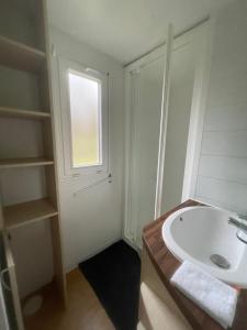 Ένα μπάνιο στο logement au coeur de la nature +33 φωτογραφίες