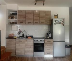 مطبخ أو مطبخ صغير في Apartman Divcibare Bela NS 56m2 Lux