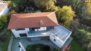an overhead view of a house with an orange roof at Villa Lucitello by Monarca, refuge Familial 5 personnes à 10 minutes de Saint Florent in Barbaggio
