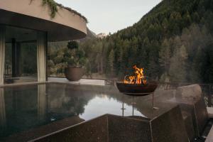a fire pit in the middle of a pool at SILENA, your soulful hotel - adults only in Valles