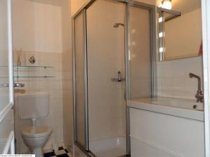 a bathroom with a shower and a toilet and a sink at Pastoratshof - Whg8 in Wrixum