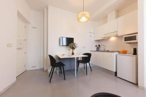 Kuchyň nebo kuchyňský kout v ubytování Bravissimo Fellini Studio