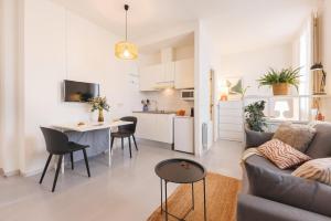 Kuchyň nebo kuchyňský kout v ubytování Bravissimo Fellini Studio