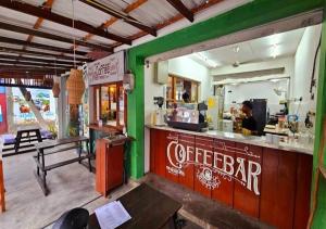 Certifikát, hodnocení, plakát nebo jiný dokument vystavený v ubytování Canggu Surf Hotel