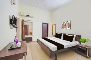 Katil atau katil-katil dalam bilik di Super Collection O Race Course Dehradun