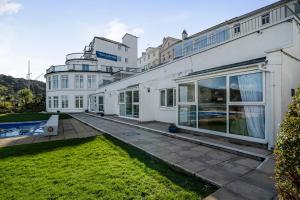 a large white building with a yard at No 1 The Salcombe in Salcombe