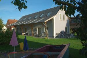 a house with solar panels on top of it at Göttin des Glücks - Auszeit am Haff in Vogelsang