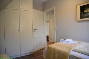 a bedroom with a bed and a closet at Maisfeld Wohnung in Wyk auf Föhr