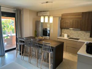 Gallery image of Peaceful modern holiday vila in Skála Foúrkas