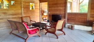 TV a/nebo společenská místnost v ubytování Chambre Maison Kumba + 31 fotografií