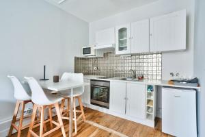 Η κουζίνα ή μικρή κουζίνα στο Lovely flat 5min walk from the Marie d'Issy metro station