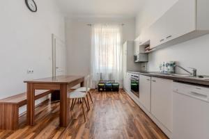 Köök või kööginurk majutusasutuses Spacious House Krems +17 fotot