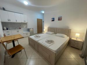 Kuchyň nebo kuchyňský kout v ubytování Tasos Rooms