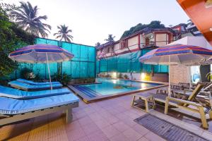 Fabhotel Prime Sarala Crown - 500M From Calangute Beach内部或周边的泳池