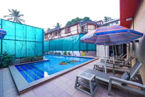 Fabhotel Prime Sarala Crown - 500M From Calangute Beach内部或周边的泳池