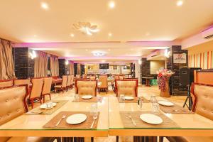 Fabhotel Prime Sarala Crown - 500M From Calangute Beach的休息区