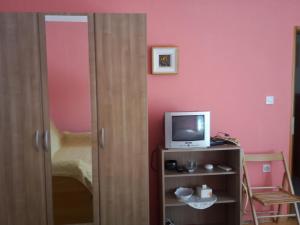 Μια τηλεόραση ή/και κέντρο ψυχαγωγίας στο Giorgina Apartments