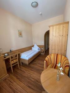 Postel nebo postele na pokoji v ubytování Hotel Klosterhof