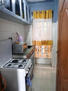Η κουζίνα ή μικρή κουζίνα στο Zuri Homes