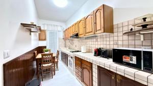 Η κουζίνα ή μικρή κουζίνα στο FARSHI home +26 φωτογραφίες