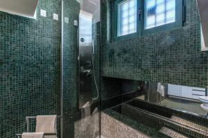 Ένα μπάνιο στο Domus in Via Del Corso