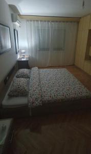 En eller flere senge i et værelse på Center rooms + 21 billeder