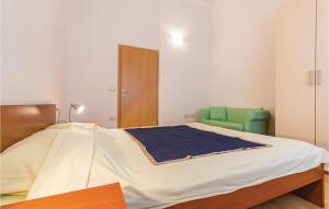 Letto o letti in una camera di Stunning Home In Liznjan With Wifi