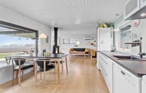 Η κουζίνα ή μικρή κουζίνα στο Cozy Home In Slagelse