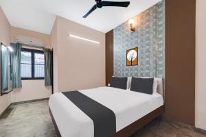 Postel nebo postele na pokoji v ubytování Super Hotel O Vilankurichi
