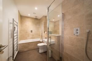 Ένα μπάνιο στο Harbour Lookout, Luxury Family Apt, Sea View and Terrace, 2 Bedrooms,1 Bathroom, Parking +17 φωτογραφίες