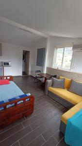 Χώρος καθιστικού στο Mavi