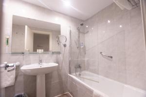 Koupelna v ubytování Hotel Brisa Marina