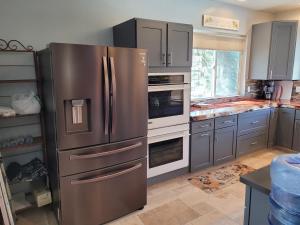 Imagen de la galería de Newly remodeled mountain home!, en Floriston
