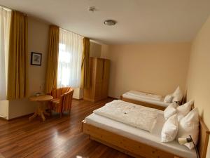 Postel nebo postele na pokoji v ubytování Hotel Klosterhof
