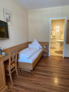 Postel nebo postele na pokoji v ubytování Hotel Klosterhof