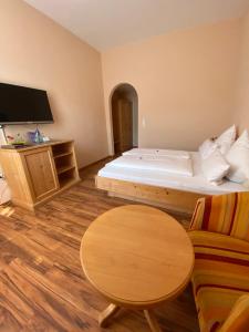 Postel nebo postele na pokoji v ubytování Hotel Klosterhof