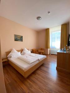 Postel nebo postele na pokoji v ubytování Hotel Klosterhof