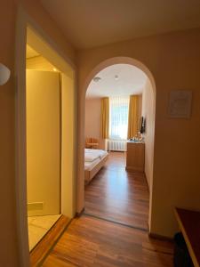 Postel nebo postele na pokoji v ubytování Hotel Klosterhof